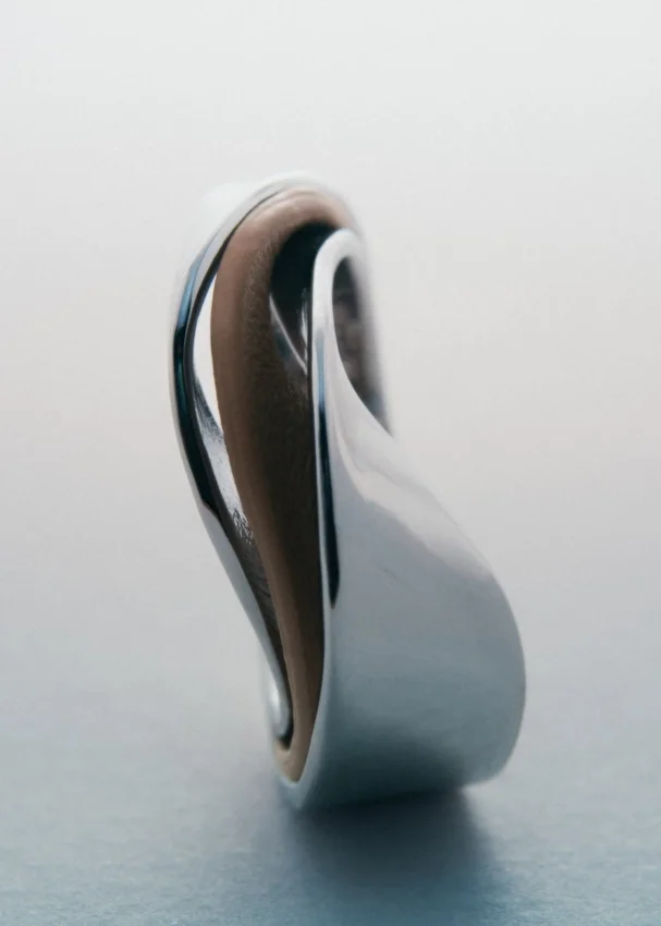 Anello Ormé Edizione Argento rodiato con pelle color taupe