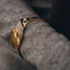 Bracciale a cuffia Éole in pelle color taupe