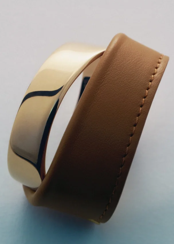 Bracciale Ormé, edizione placcata in oro con pelle color cammello