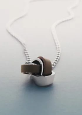 Collana Ormé Edition in argento rodiato con pelle color taupe