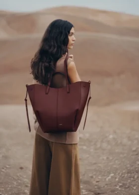 Cyme Tote Edition in ciliegio nero testurizzato