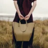 Cyme Tote Edition, oliva fumé testurizzata