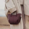 Cyme Tote Nano Edition in ciliegio nero testurizzato