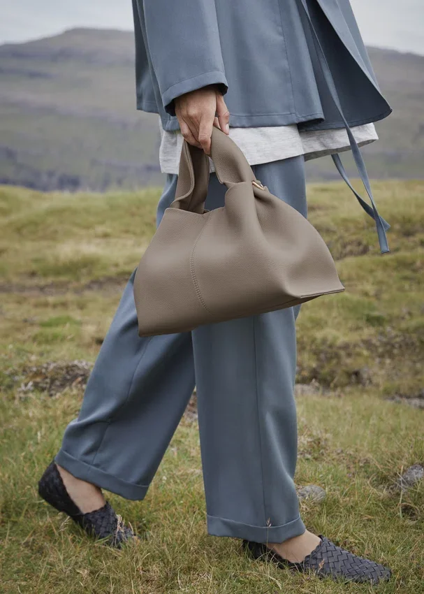 Numéro Neuf Edition, color taupe testurizzato