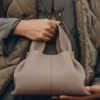 Numéro Neuf Mini Edition, color taupe testurizzato