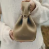 Numéro Neuf Mini, oliva fumé testurizzata