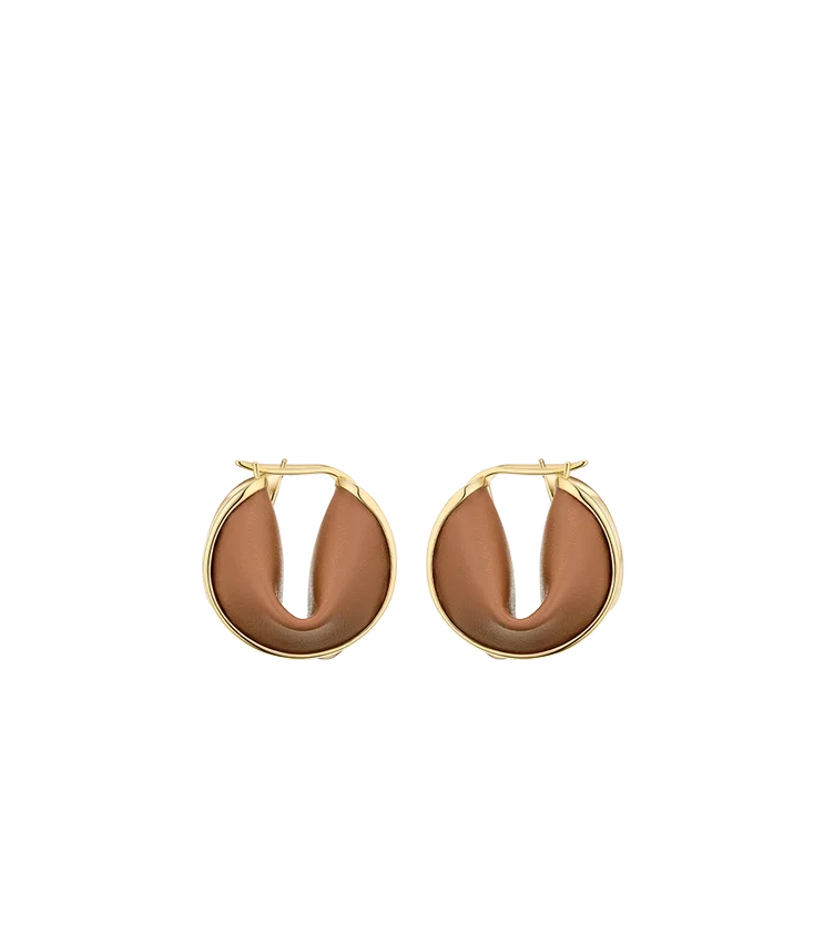 Orecchini a cerchio Ormé, edizione in oro placcato con pelle color cammello
